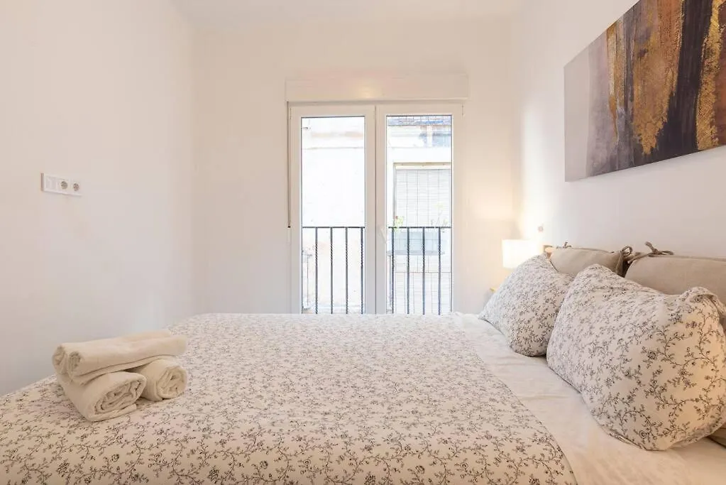 3 Bedroom Flat In Historic Centre Malaga Apartment